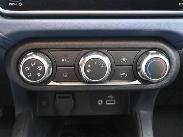 2025 Nissan Versa SV photo 4