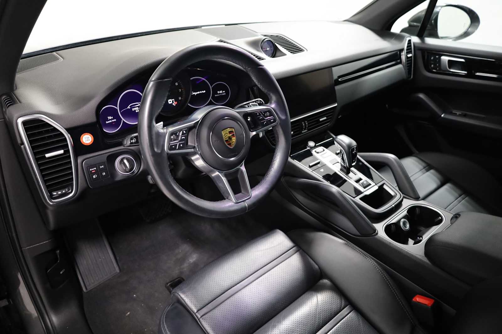 2022 Porsche Cayenne Base photo 3