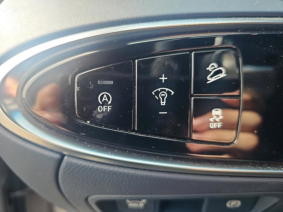 2023 Genesis GV70 2.5T Sport photo 18