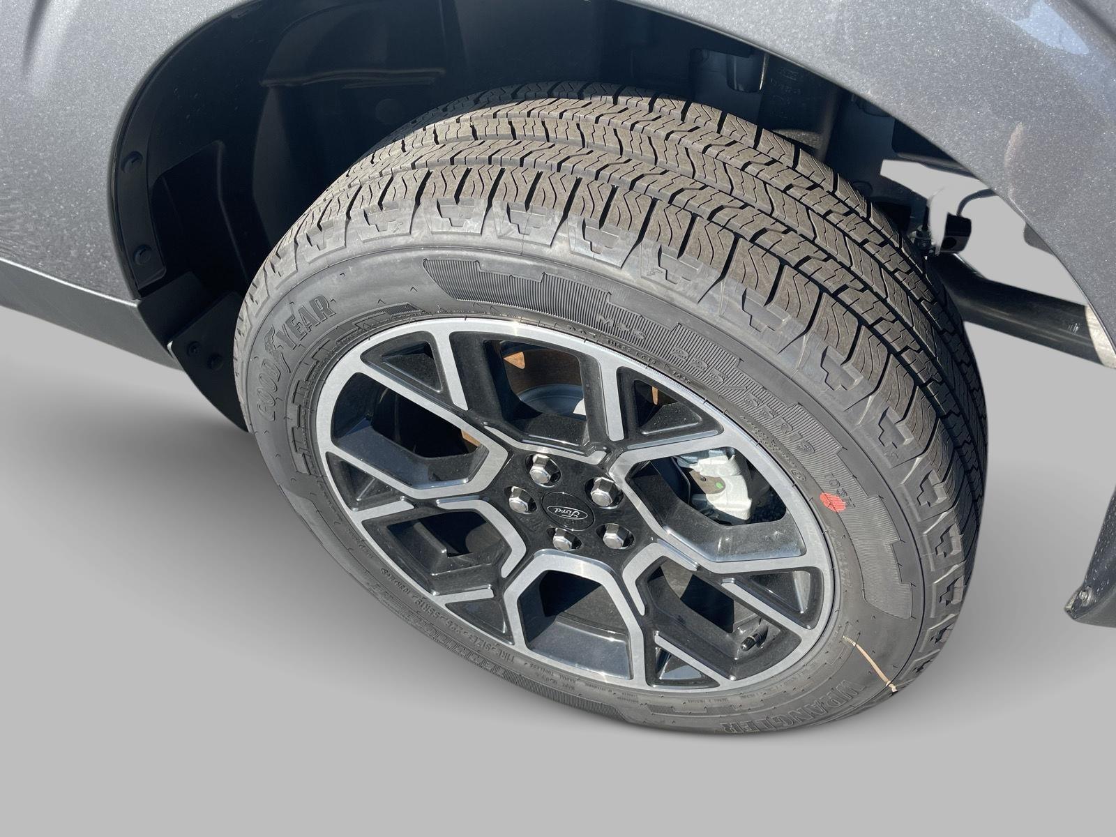 2025 Ford Maverick Lariat photo 4