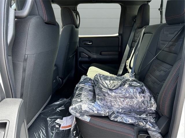 2025 Nissan Frontier PRO-4X photo 12