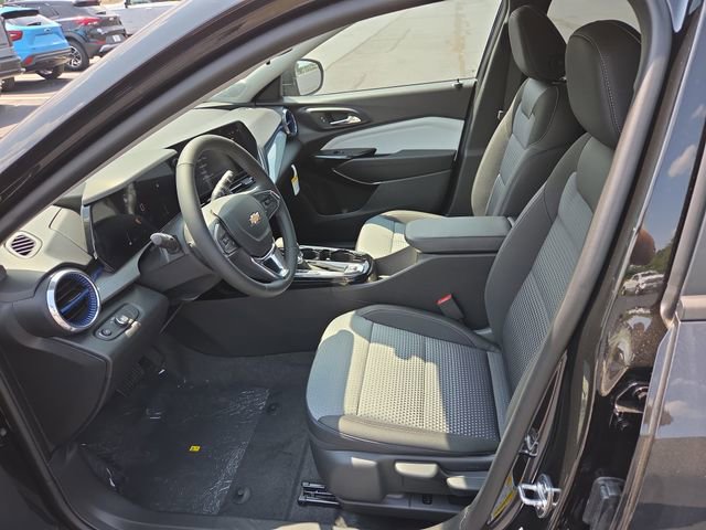 2025 Chevrolet Trax LT photo 14