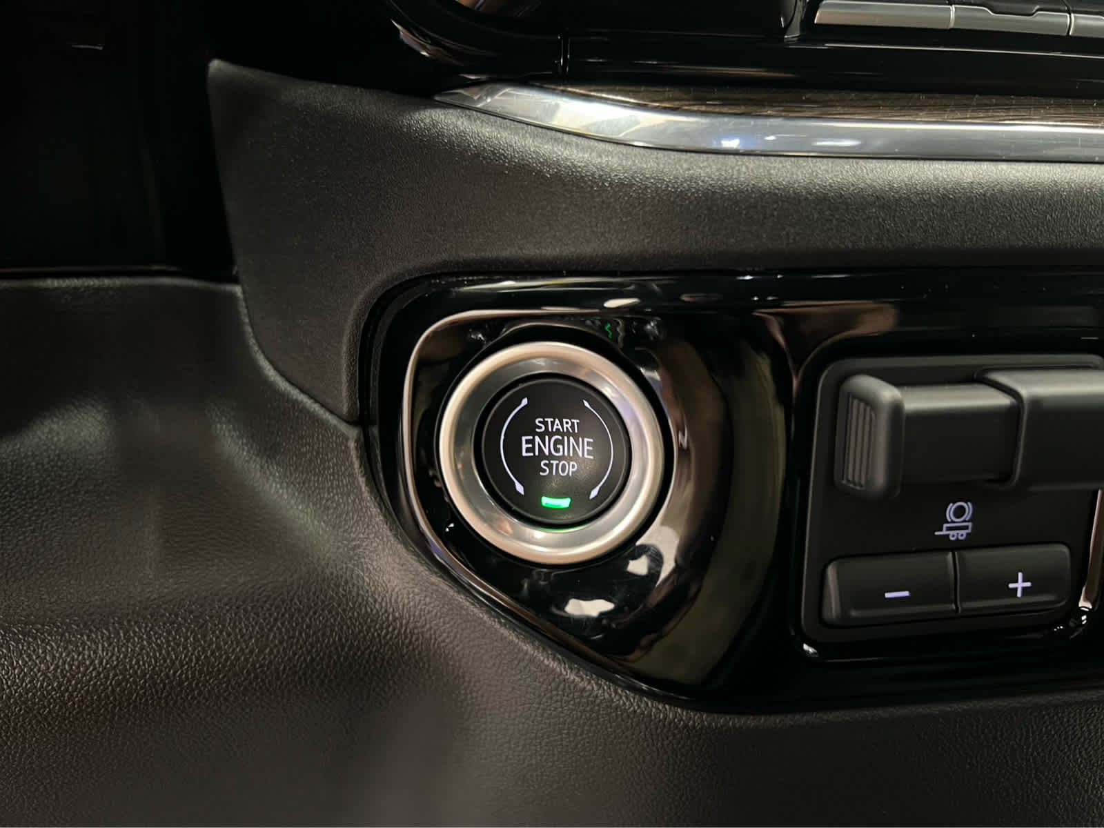 2025 Chevrolet Silverado 1500 LT photo 13