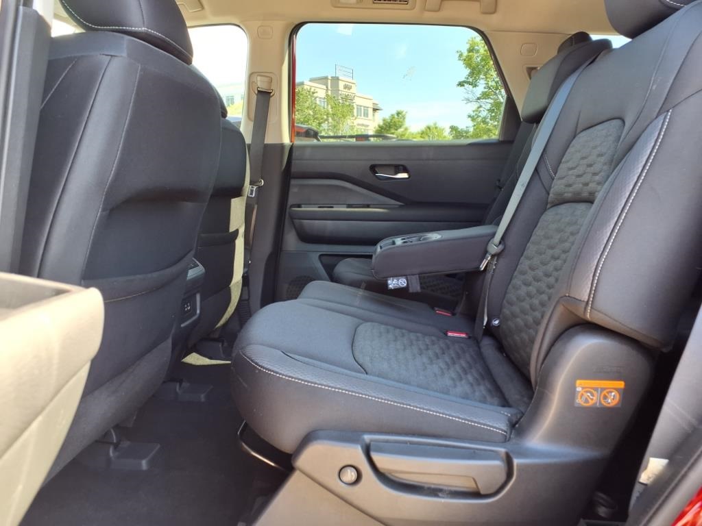 2022 Nissan Pathfinder SV photo 21