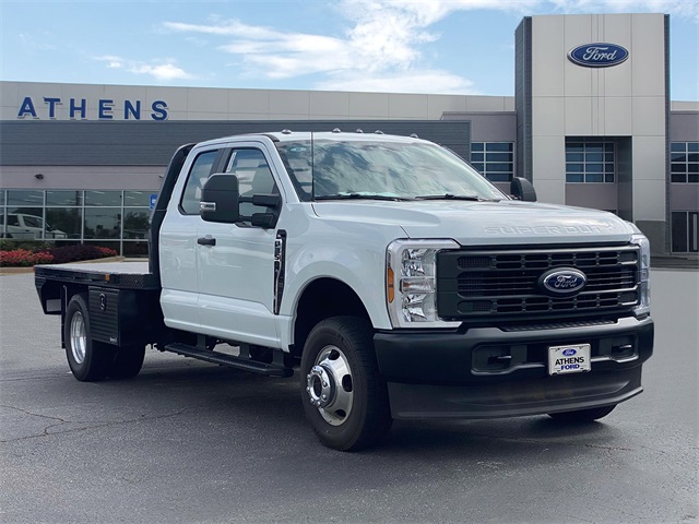 2025 Ford F-350 Super Duty Chassis Cab XL's photo