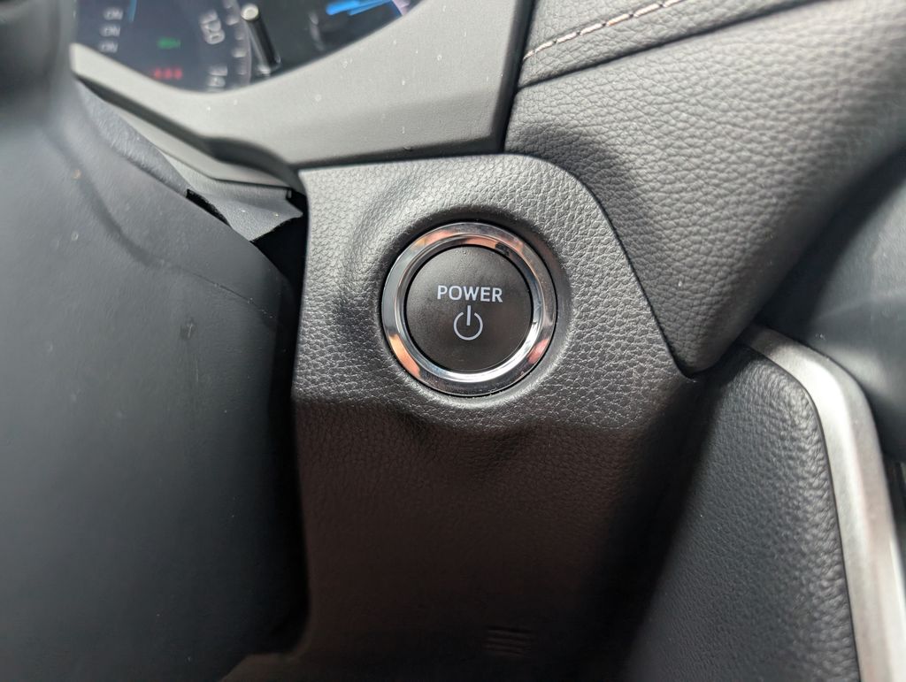 2024 Toyota RAV4 Hybrid XLE photo 17