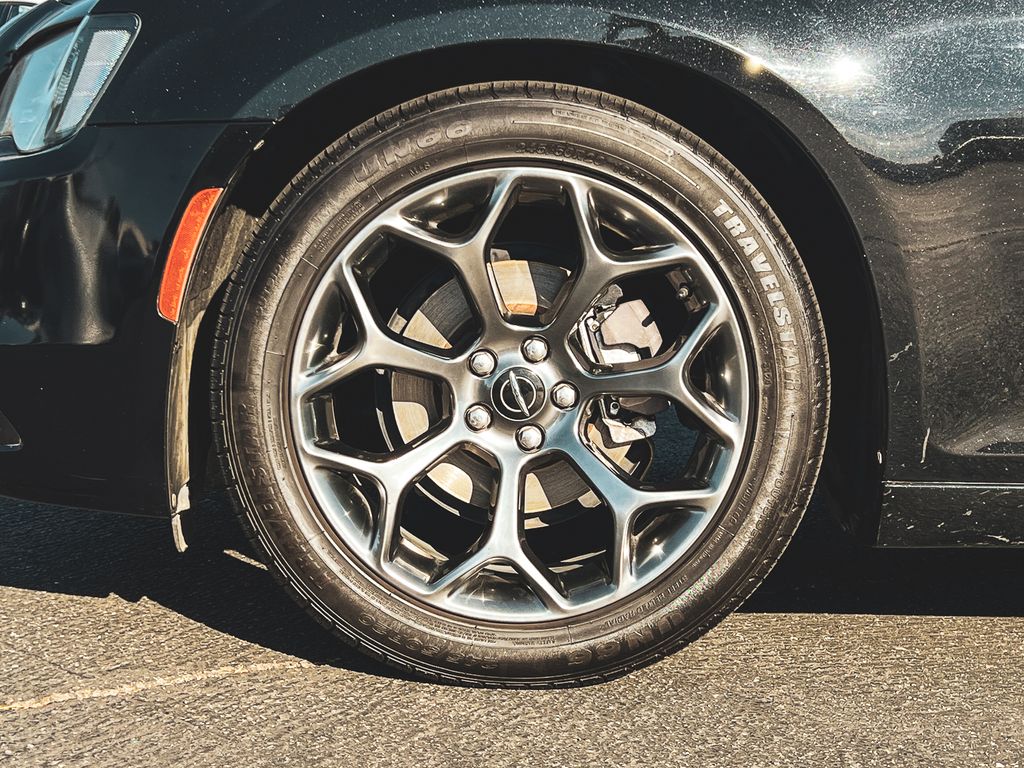 2015 Chrysler 300 S photo 10