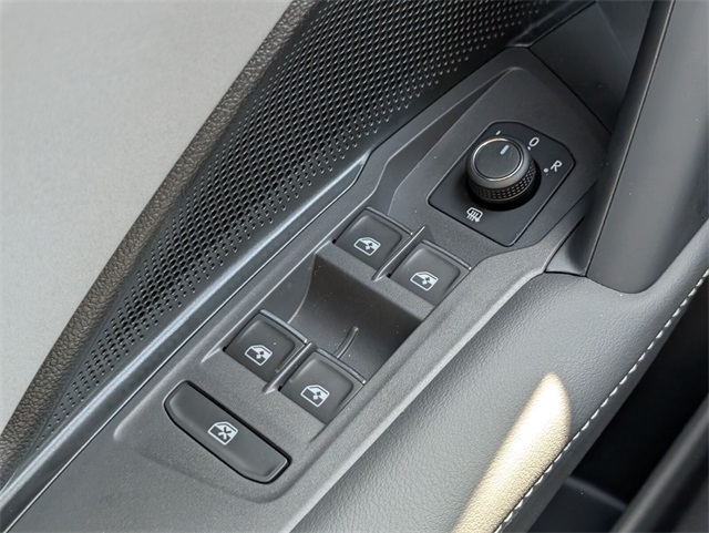 2025 Volkswagen Tiguan SE photo 15
