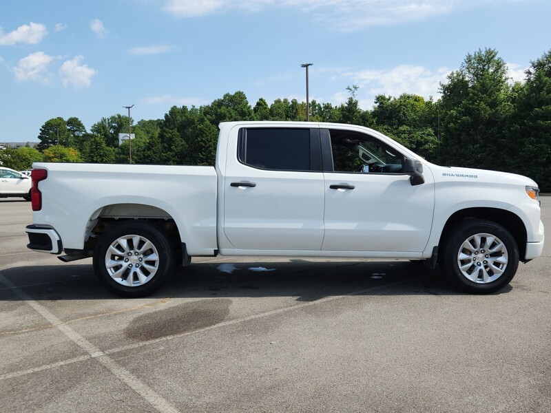 2022 Chevrolet Silverado 1500 Custom photo 2