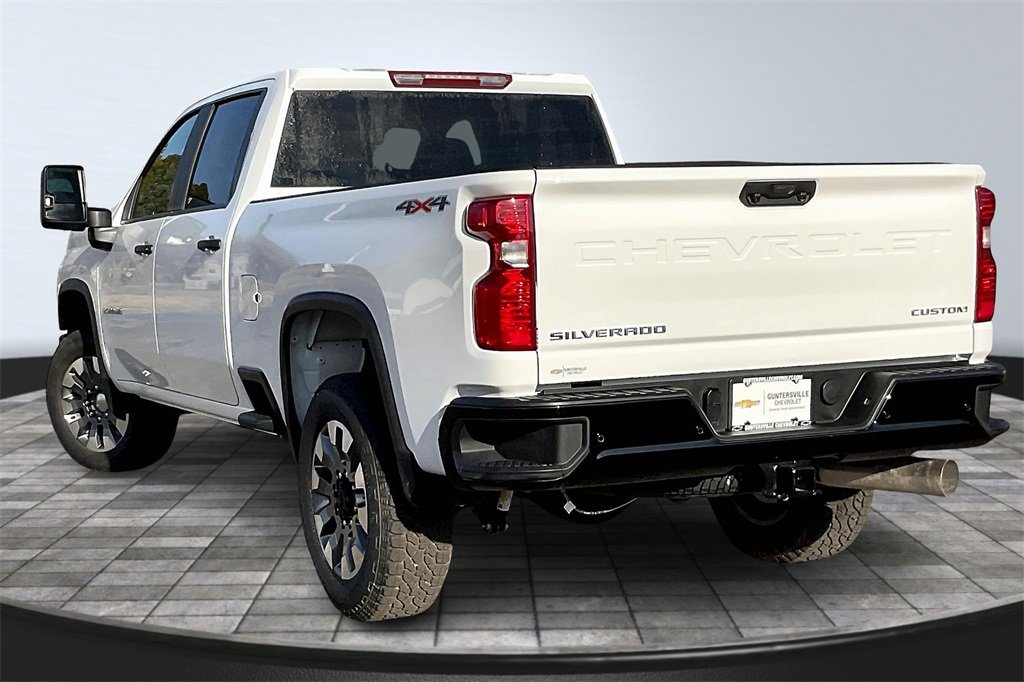 2025 Chevrolet Silverado 2500HD Custom photo 3