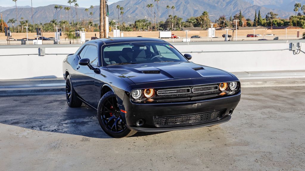 2018 Dodge Challenger SXT's photo