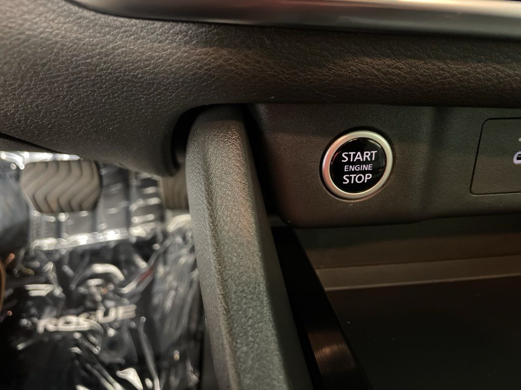 2023 Nissan Rogue SV photo 23