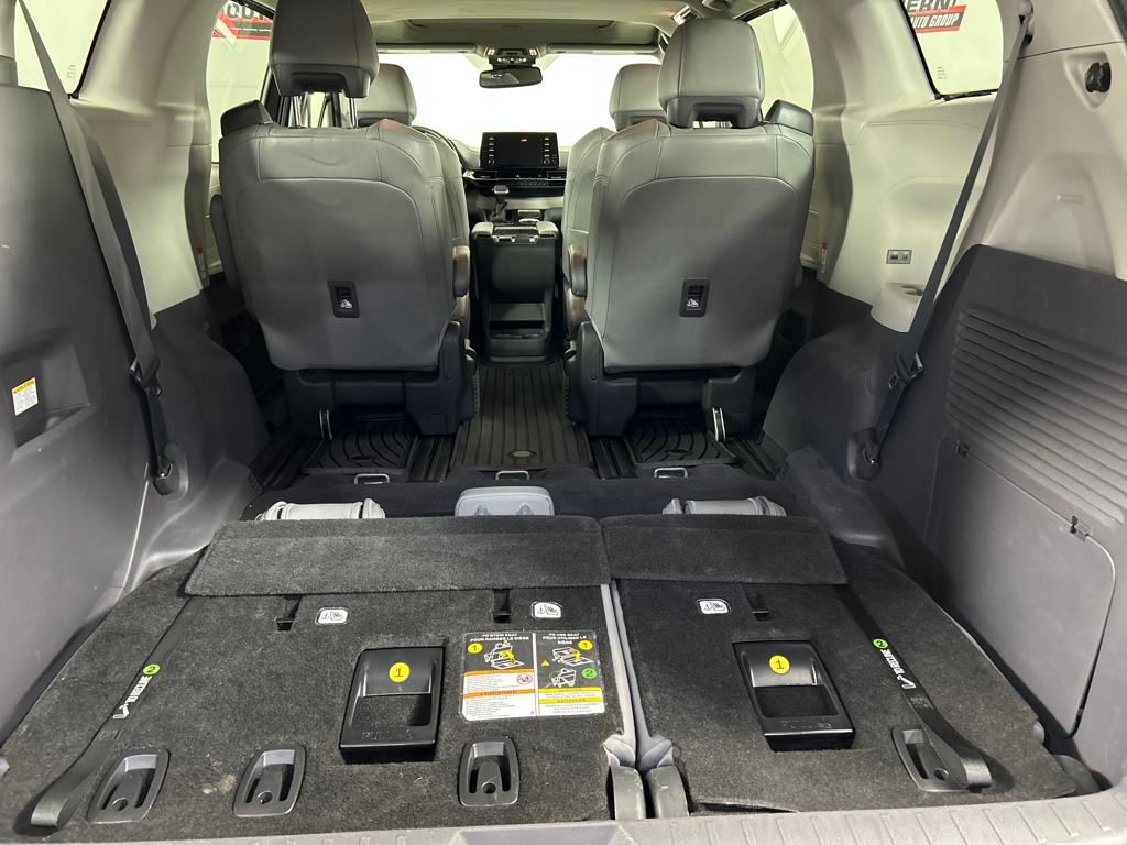 2022 Toyota Sienna Limited photo 28