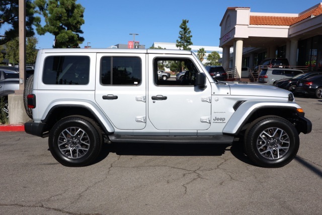 2024 Jeep Wrangler Sahara photo 2