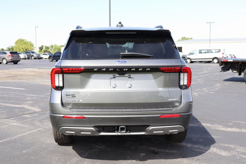 2025 Ford Explorer photo 4