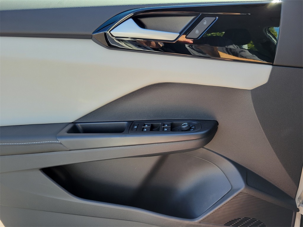 2025 Volkswagen Taos S photo 9