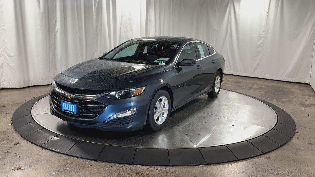 2019 Chevrolet Malibu LS photo 4