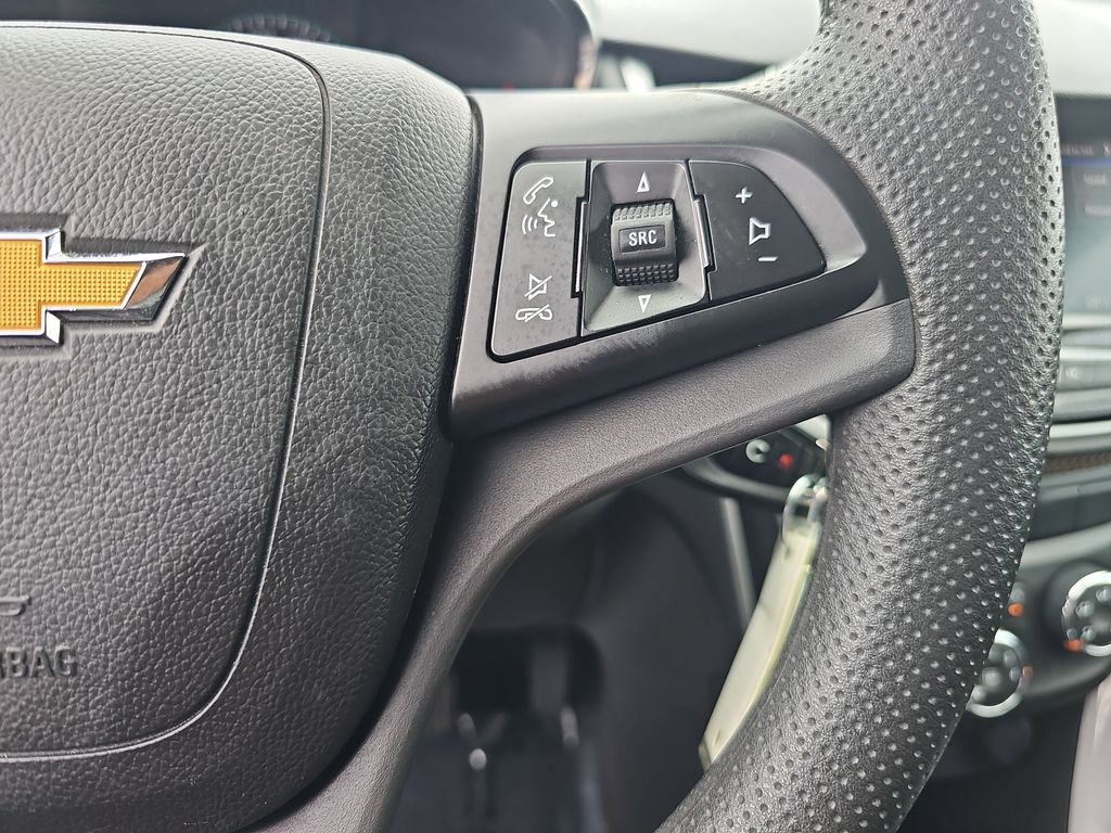 2022 Chevrolet Trax LS photo 17