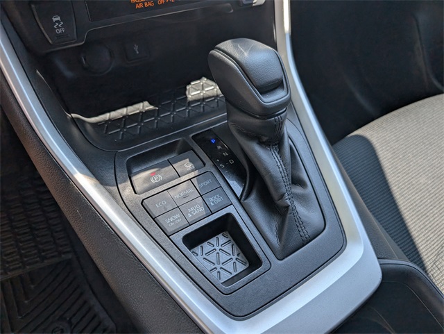 2022 Toyota RAV4 LE photo 20