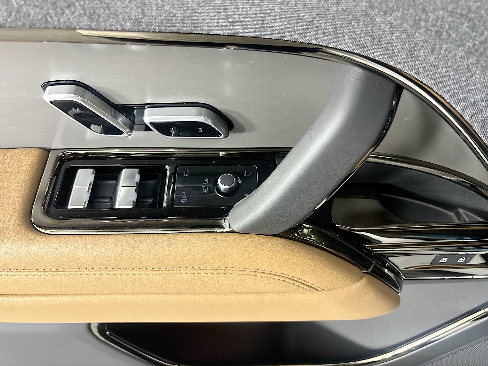2025 Land Rover Range Rover Sport SE photo 19