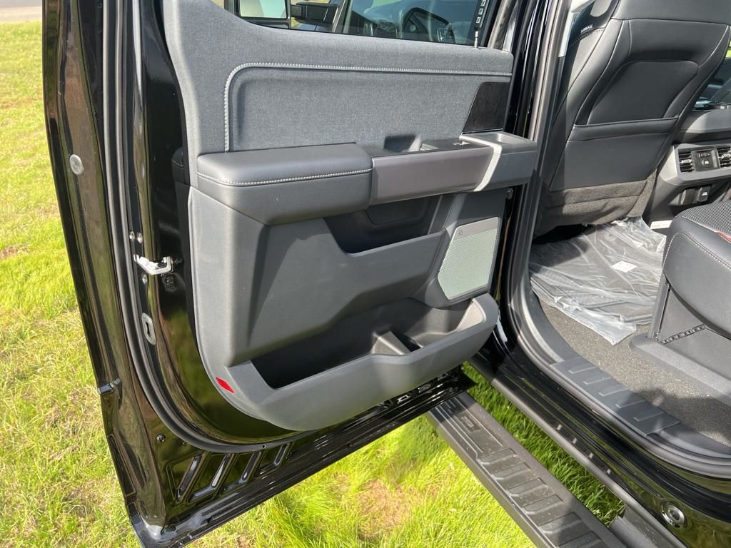 2024 Ford F-350 Lariat photo 40