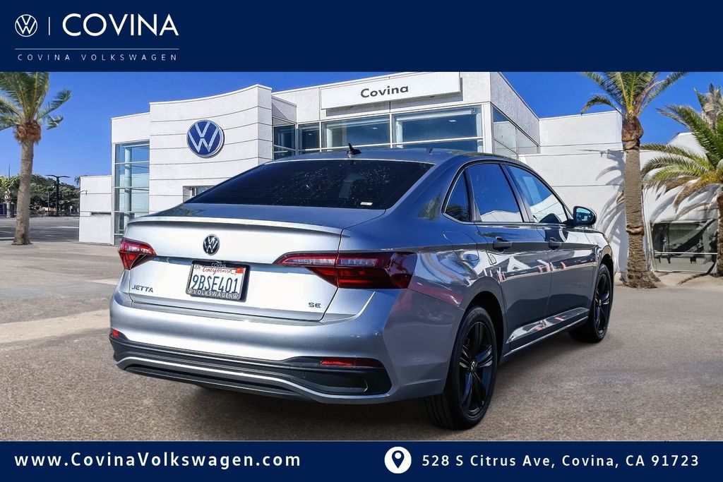 2022 Volkswagen Jetta SE photo 2