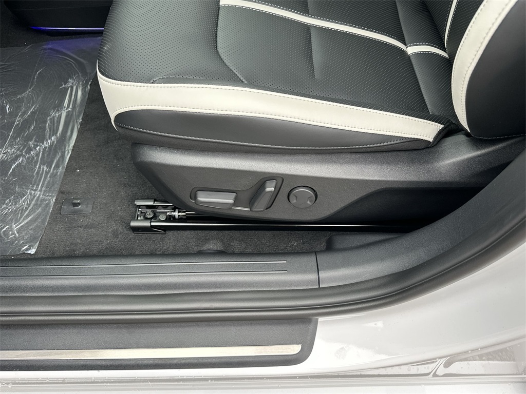 2025 Kia EV6 GT-Line photo 12
