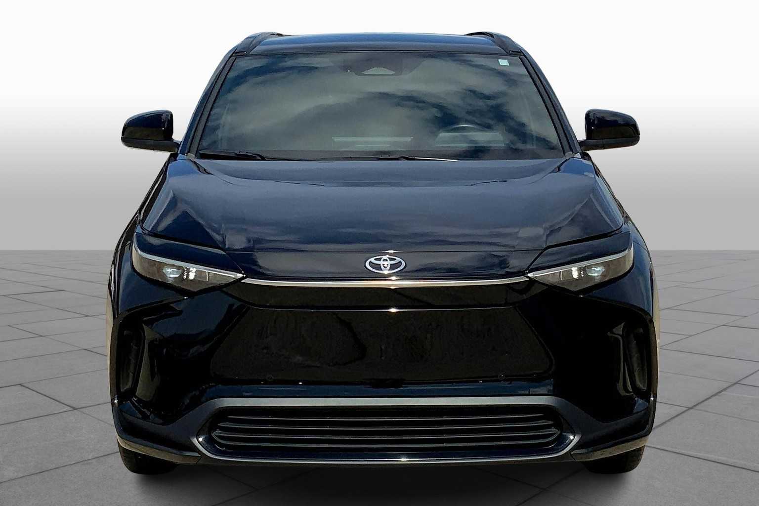 2023 Toyota bZ4X XLE photo 3