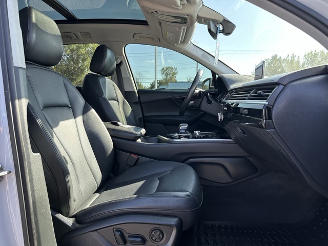 2019 Audi Q7 55 Prestige photo 3