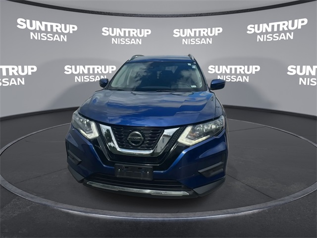 2019 Nissan Rogue SV photo 2