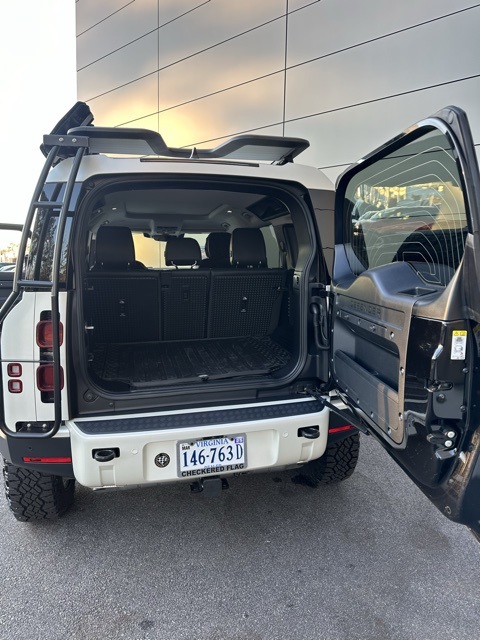 2024 Land Rover Defender 110 S photo 35