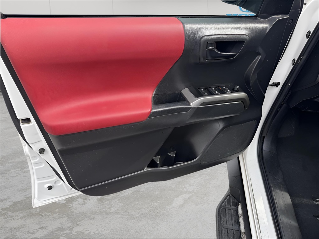 2023 Toyota Tacoma SR5 photo 21