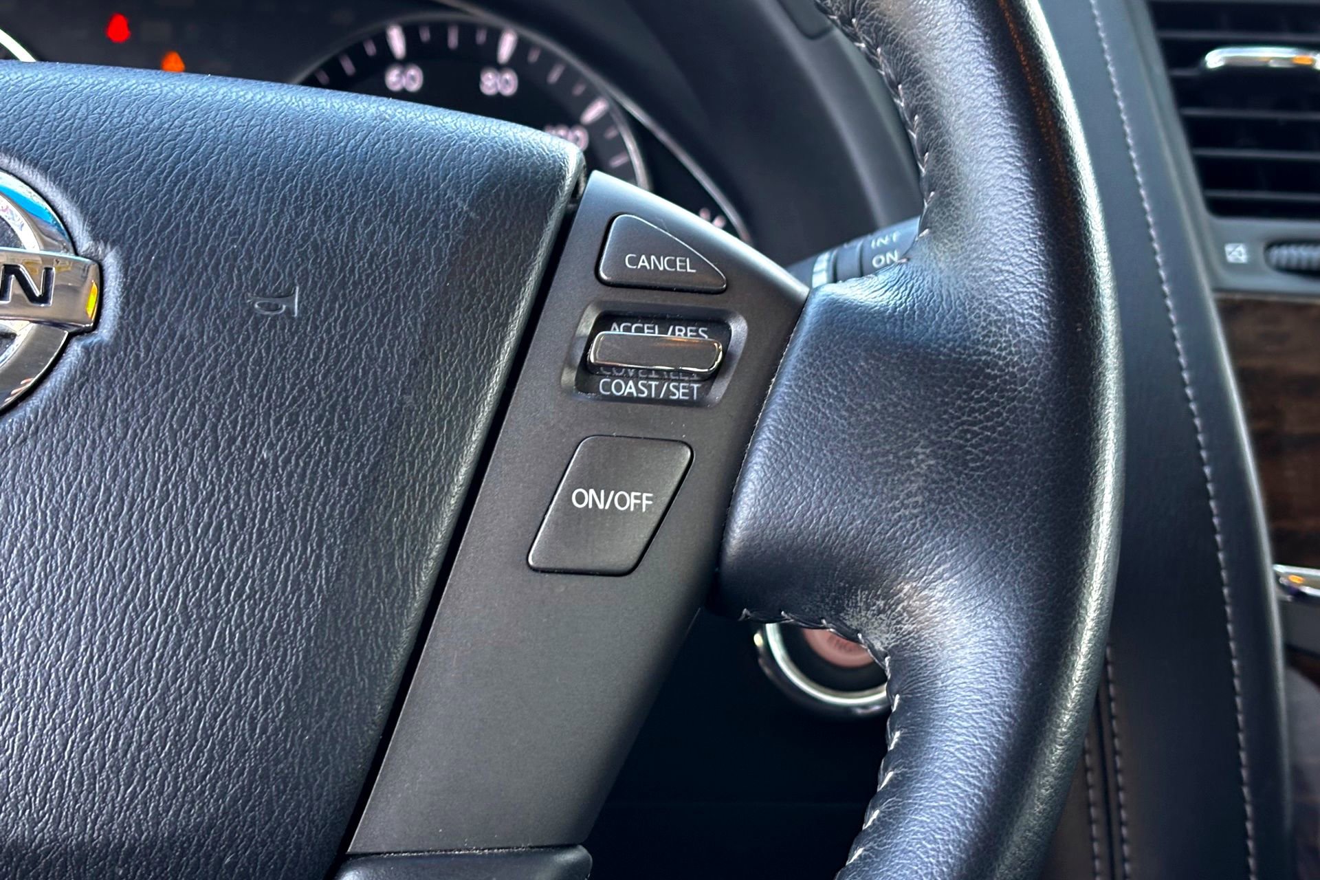 2017 Nissan Armada SV photo 11