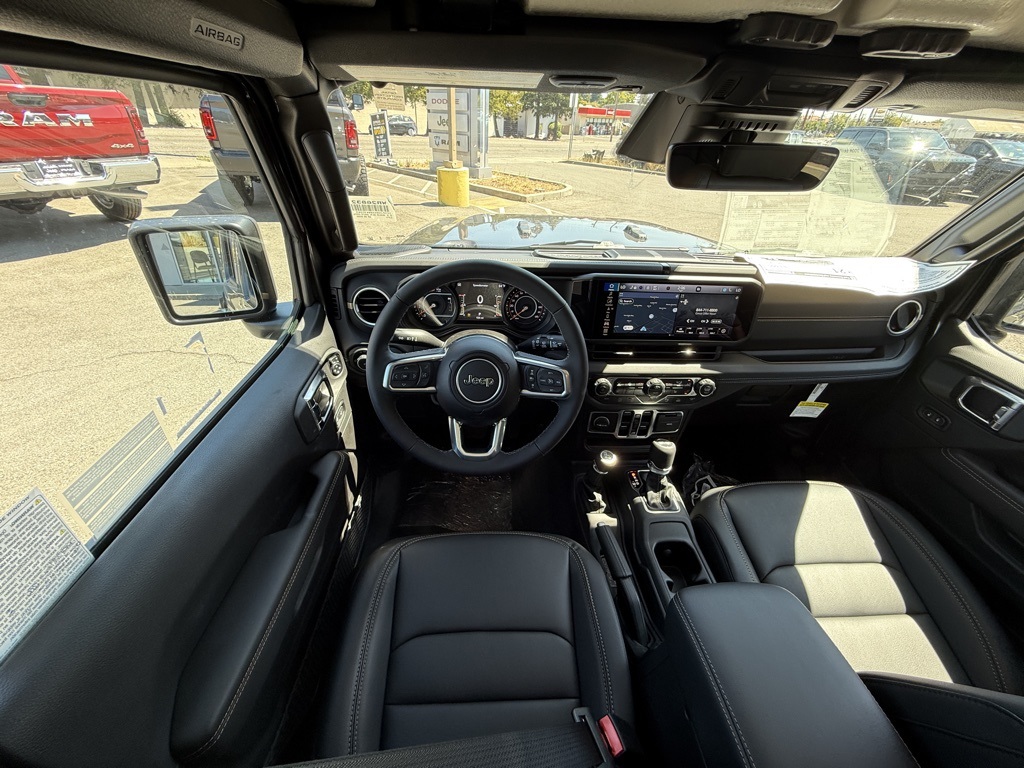 2025 Jeep Wrangler Sahara photo 14