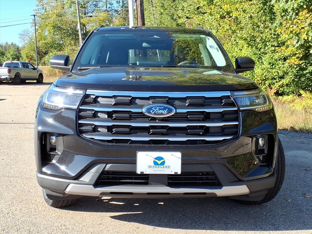 2025 Ford Explorer photo 2