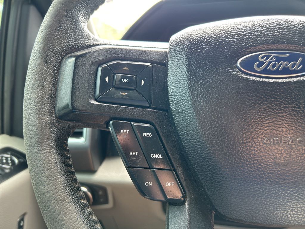 2015 Ford F-150 XLT photo 18