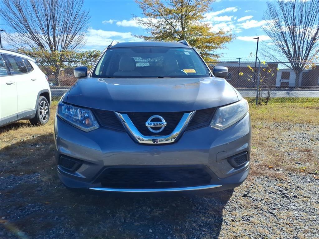2016 Nissan Rogue S photo 2