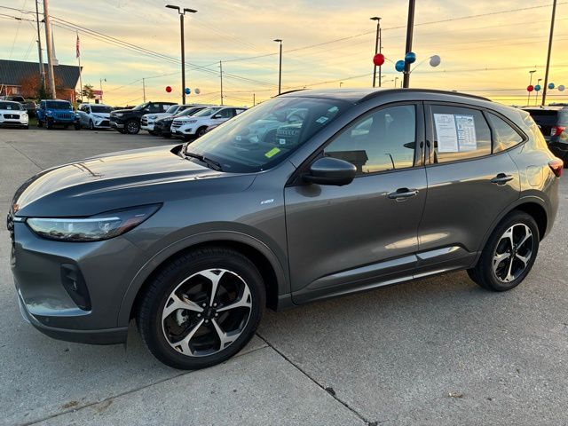 2024 Ford Escape Hybrid ST-Line Elite photo 3
