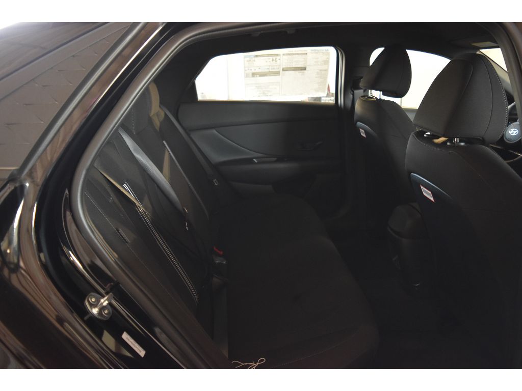 2025 Hyundai Elantra SEL Sport photo 24