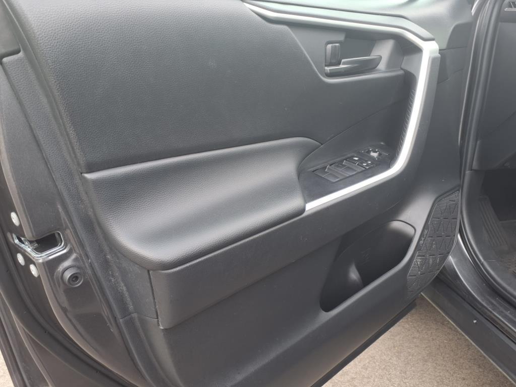 2024 Toyota RAV4 LE photo 4