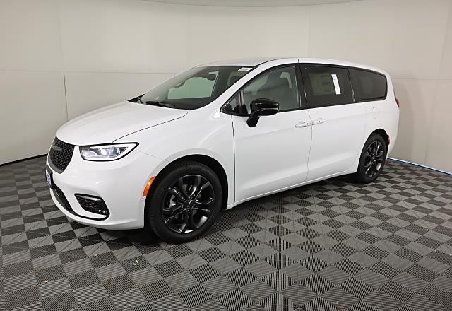 2026 Chrysler Pacifica