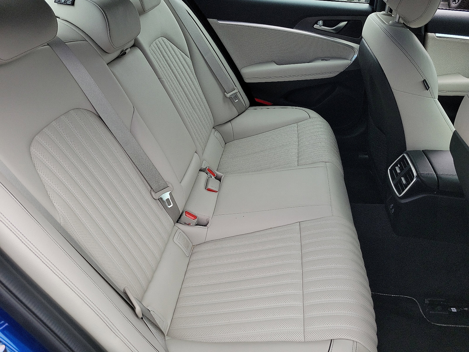 2025 Genesis G70 3.3T Sport Advanced photo 17