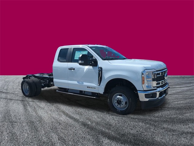 2025 Ford F-350 XL photo 2