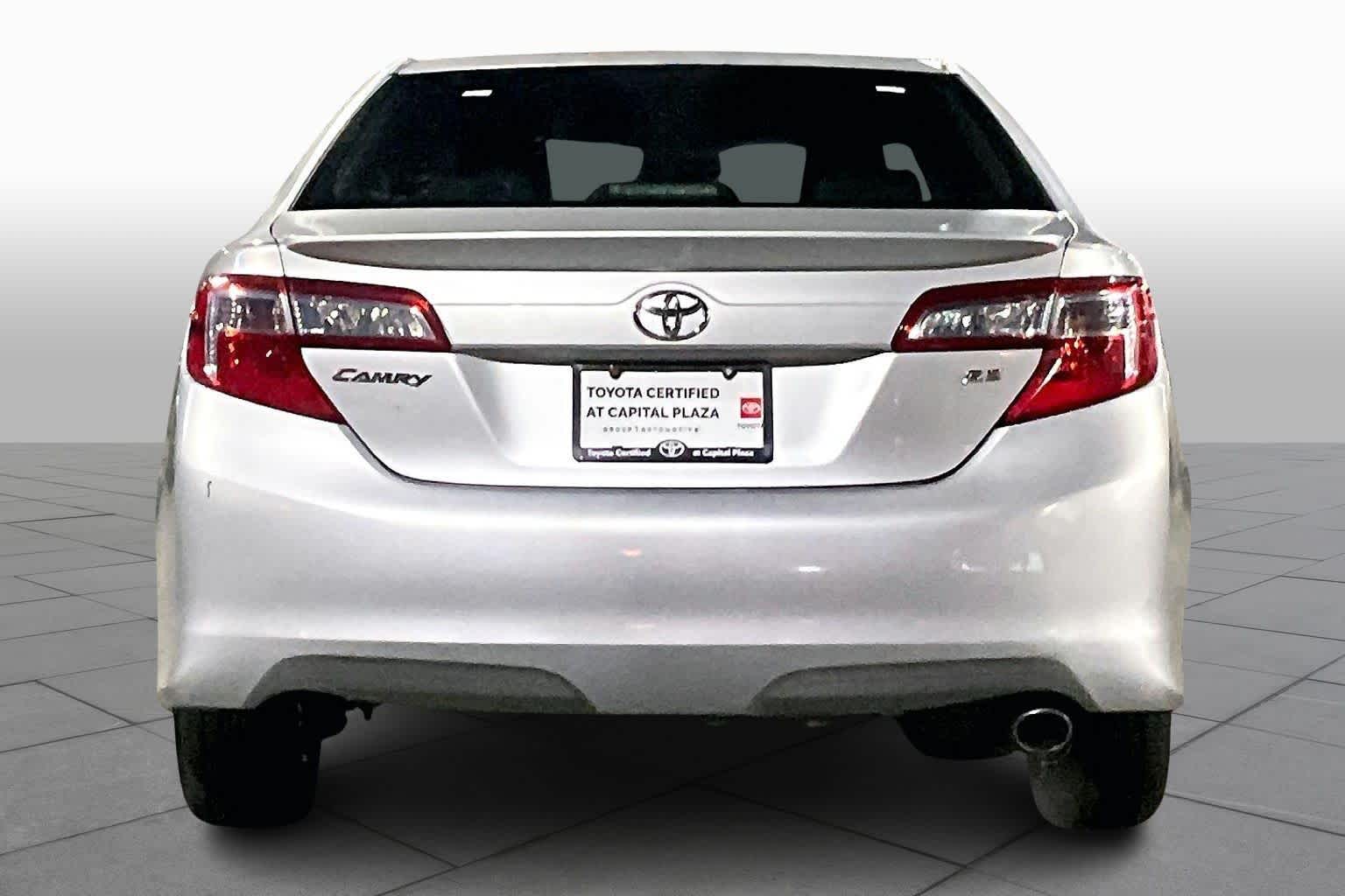 2014 Toyota Camry SE photo 4