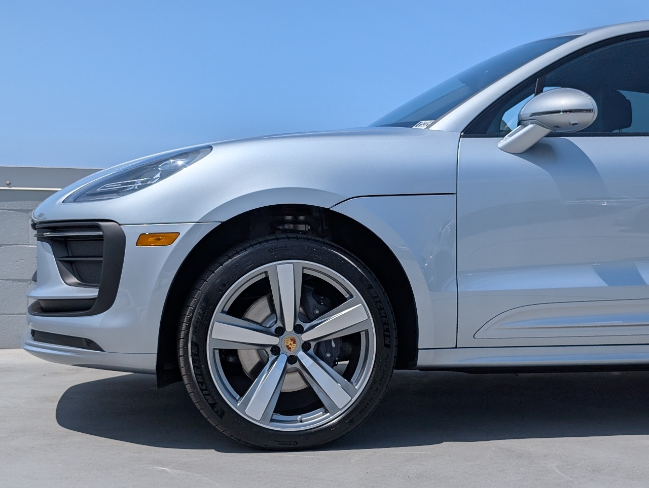2025 Porsche Macan T photo 8