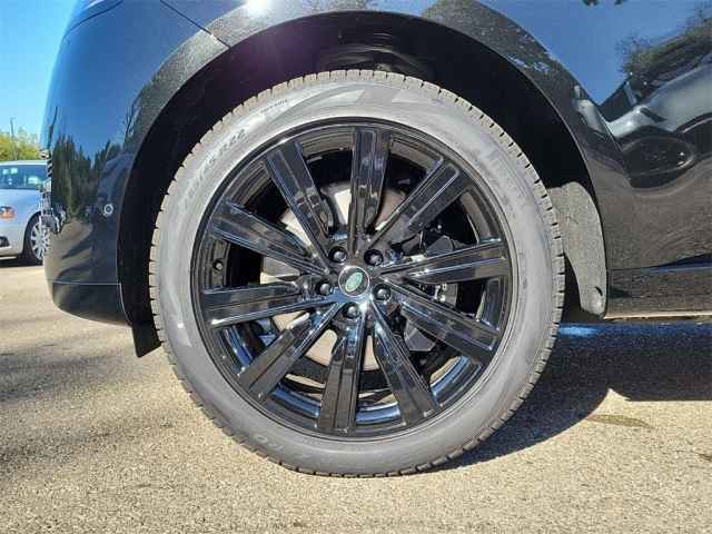 2025 Land Rover Range Rover SE photo 30