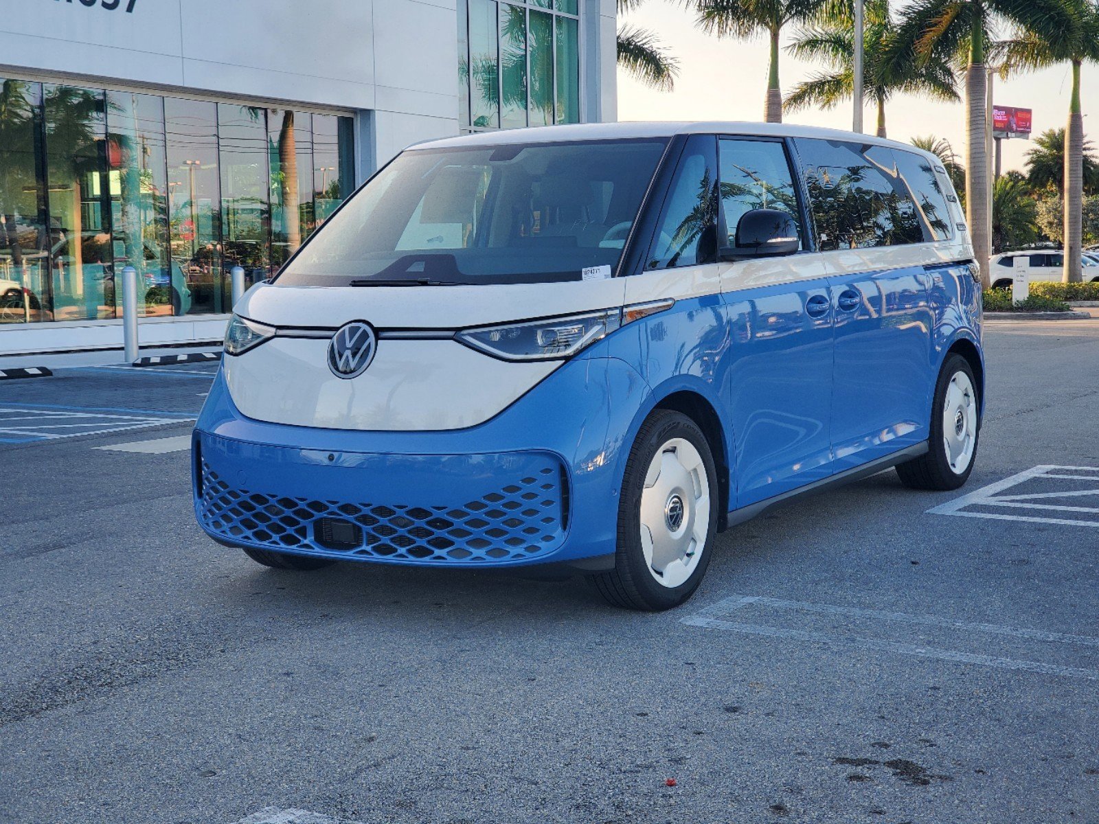 2025 Volkswagen ID. Buzz photo 3