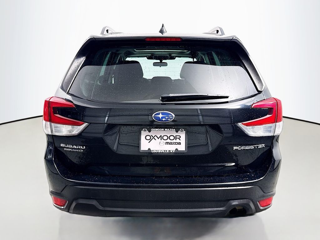 2023 Subaru Forester Premium photo 4