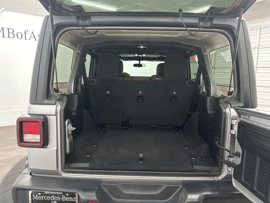 2020 Jeep Wrangler Unlimited Sahara photo 20