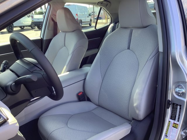 2023 Toyota Camry Hybrid XLE photo 8
